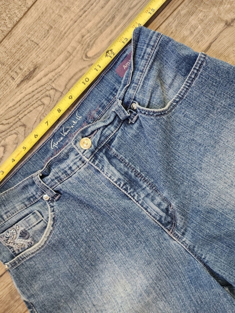 Gloria Vanderbilt Amanda Womens Capri Jean Shorts Size 10 Blue Denim Wash - Picture 6 of 10